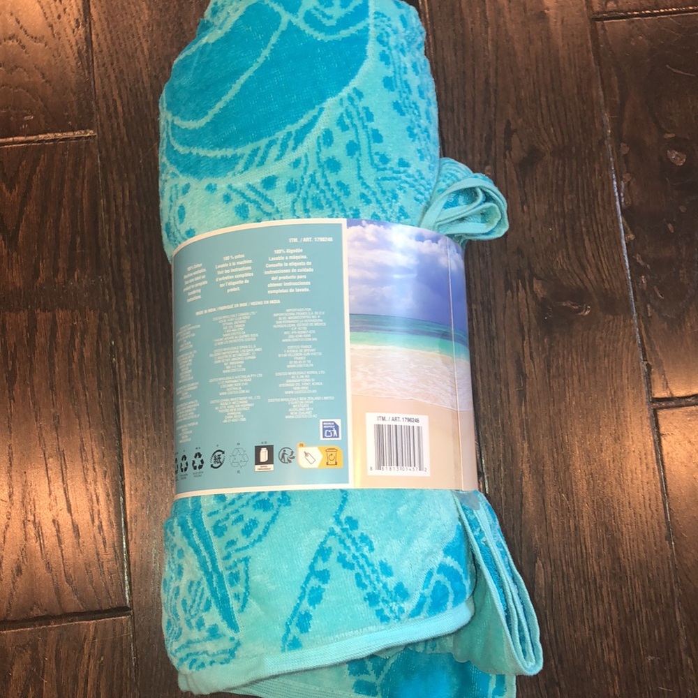 Beach towel for two turquoise turtle print new in package - Picture 4 of 4